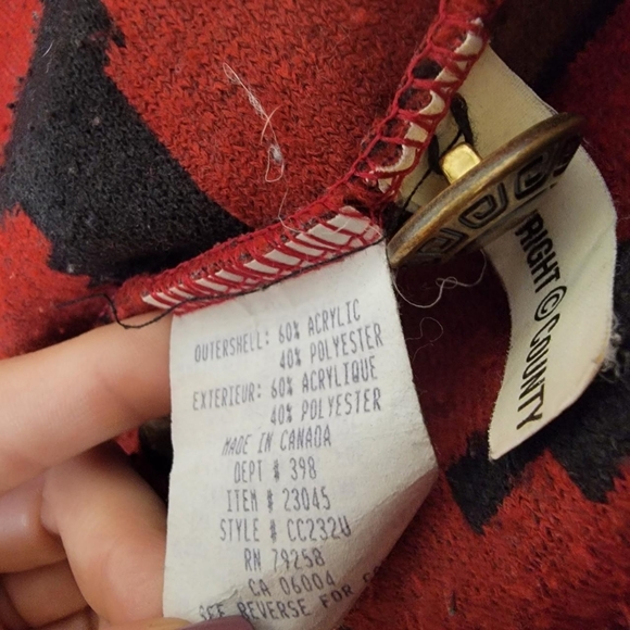 Vintage 90s fleece red Llama print sweater - Picture 7 of 7